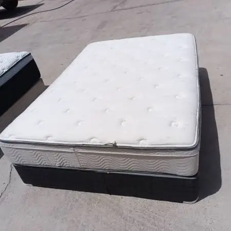 Simmons full size mattress and box spring