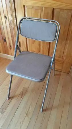 1960s Beige Metal Heavy Duty Folding Chair