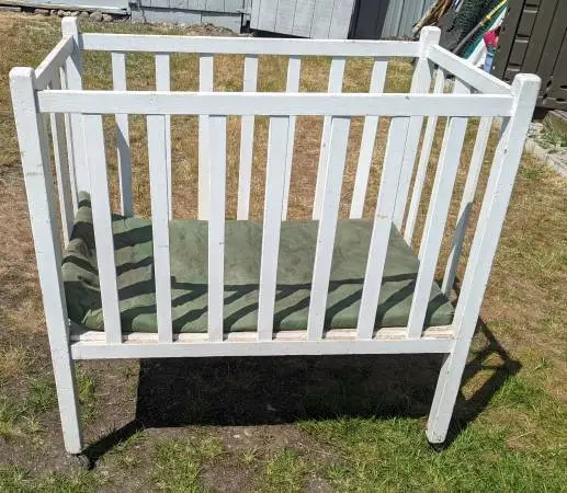 Wood Crib  also can make into a bench seat