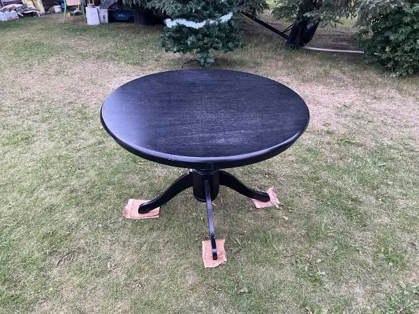 (1) Round Pub table?, Poker table?, Kitchen table?