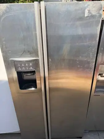 Counter depth refrigerator