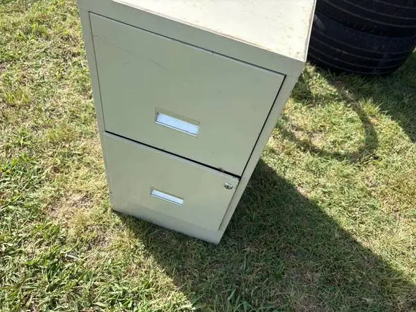 2-Drawer Metal File Cabinet - Works Great - No Key
