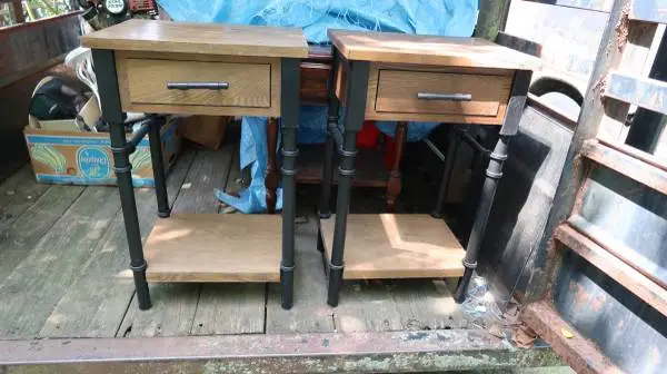 NIGHT STANDS / END TABLES W/DRAWERS (2)