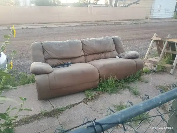 Working electric reclining couch