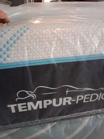 Tempurpedic Luxe breeze medium hybrid KING brand NEW mattress