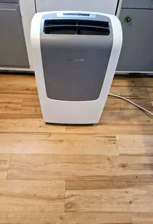 FRIGIDAIRE 9,000BTU Portable Air Conditioner w/Hose