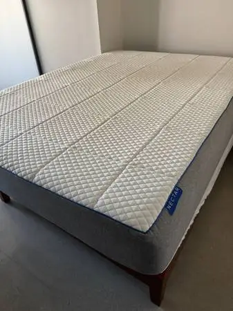 Nectar QUEEN size Mattress like new!