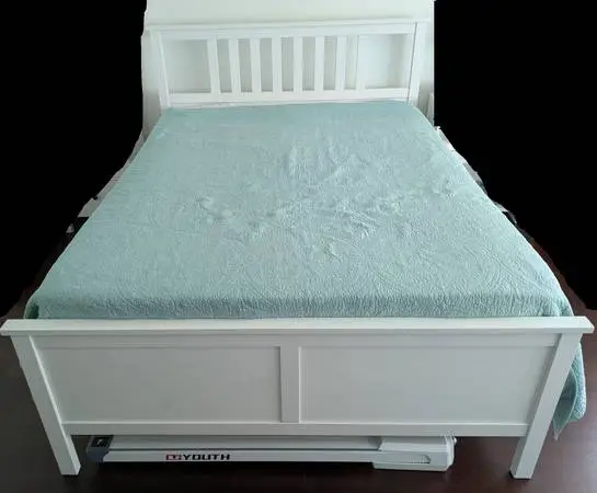 Ikea Hemnes all wood white queen bed frame w/center beam