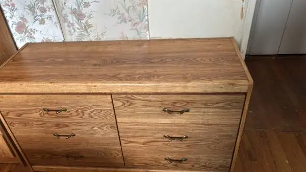 Small dresser with six drawers