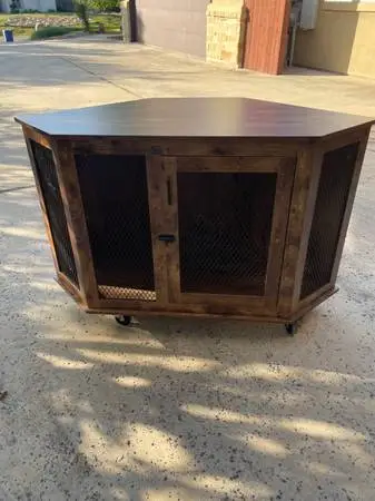 Indoor dog kennel