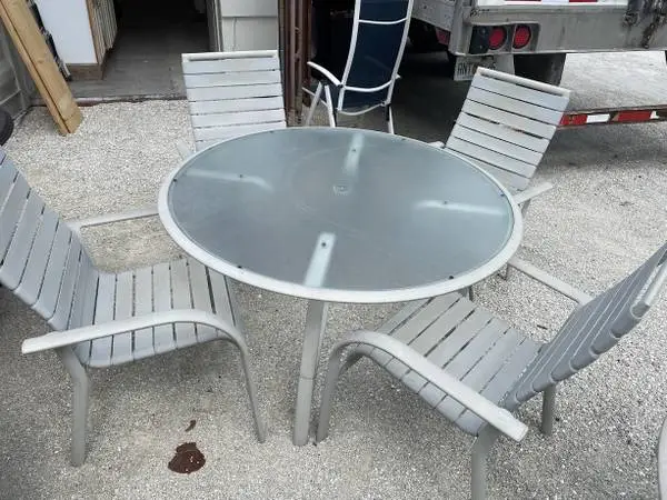 Light Gray Aluminum Dining Table Frosted Glass 4 Slatted Chairs Used
