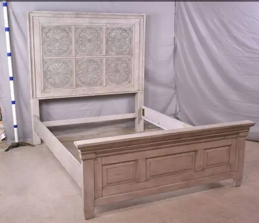 Antique White/Gray Queen Size Bed