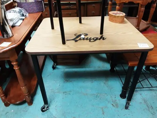 Table on Rollers With 2-Chairs 10589