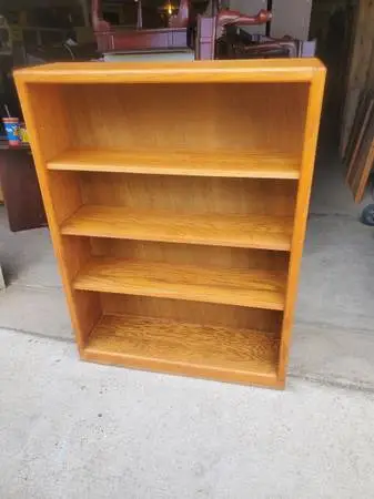 Medium bookshelf