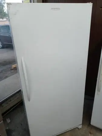 ★Frigidaire white upright freezer