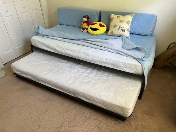 Double twin trundle bed