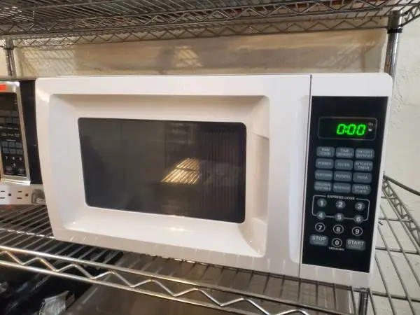 Small countertop microwave