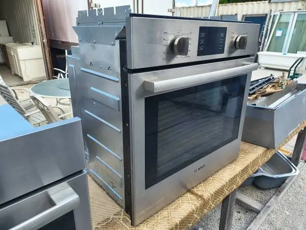 SS Bosch Wall Oven 4.6 Cu Ft Built In Model# HBL57M32UCC/02 Used