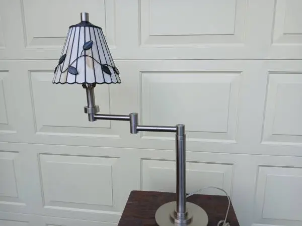 TABLE LAMP WITH STAINED GLASS