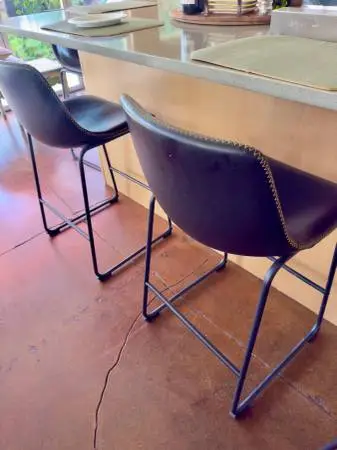 4 LIKE NEW BAR STOOLS