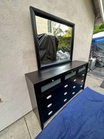 EXCELLENT 9 DRAWER DRESSER CAN DELIVER LOCAL IF NEEDED