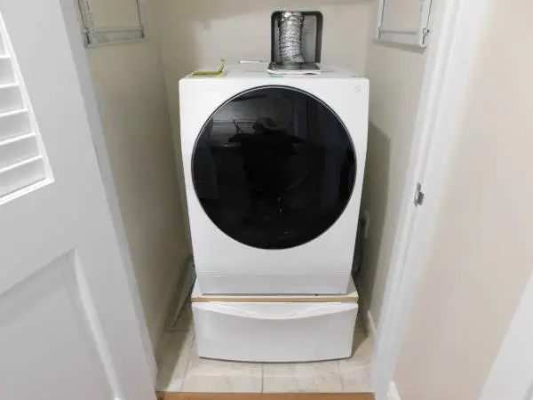 LG SIGNATURE Wi-Fi Enabled COMPACT, 24 wide Washer/Dryer Combo