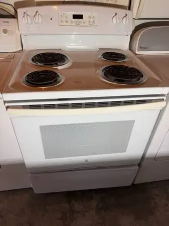 White GE Stove