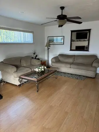 Sofa set and coffee table for sale