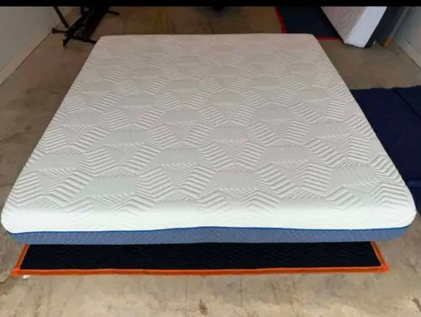 Like New King Memoryfoam Mattress