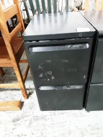 2-Drawer File Cabinet with Keys 10630