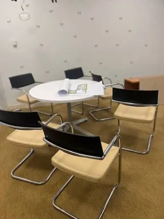 Knoll Side (or Kitchen-Cream Leather Seat-
