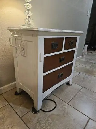 Night stand (1)