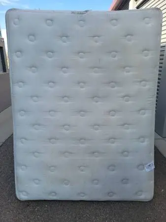 Queen Mattress & Box Springs, Plush, Simmons BeautyRest