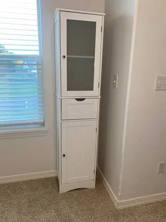 Bathroom cabinet shelf