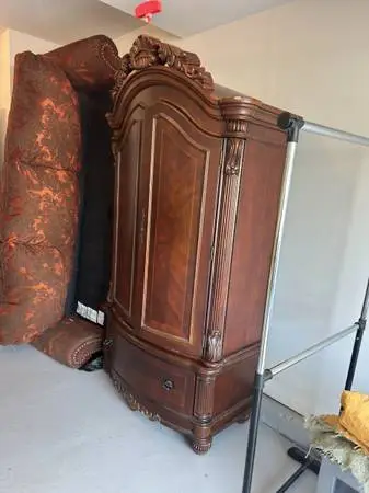 Armoire/Wardrobe closet