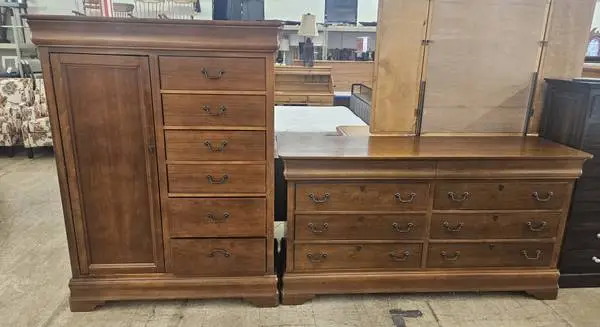 Bassett Heritage Collection Armoire & Dresser Set - FREE DELIVERY
