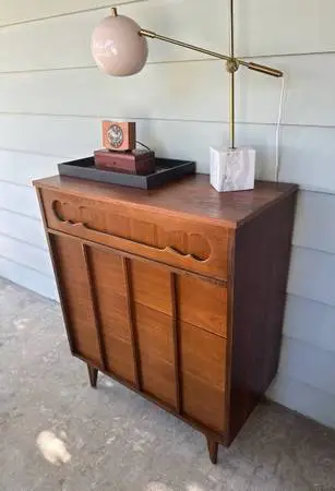 Vintage Walnut MCM Four-Drawer Dresser with Sculptural Design