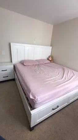 4-piece King Size White bedroom set w/Mattress