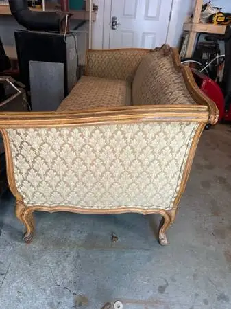 Couch elegant
