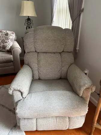 Lazy Boy Rocker Recliner (manual)