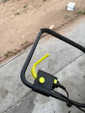 Electric lawn mower