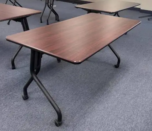 Mobile Fliptop Training Tables / Desks (Mahogany Woodgrain) – Rolling