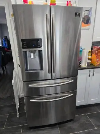SAMSUNG STAINLESS STEEL FRENCH DOOR REFRIGERATOR