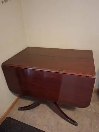 Dining room table & chairs