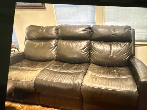 Leather Sofa-reconditioned 😎