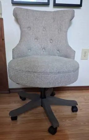 Armless swivel chairs with wheels, 3 available