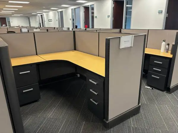 100+ FRIANT OFFICE CUBICLES WORKSTATIONS