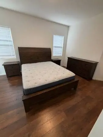 King size 4 piece bedroom set w/Matress