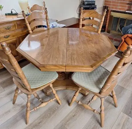 Dining Table with 6 Chairs (Early American Style)