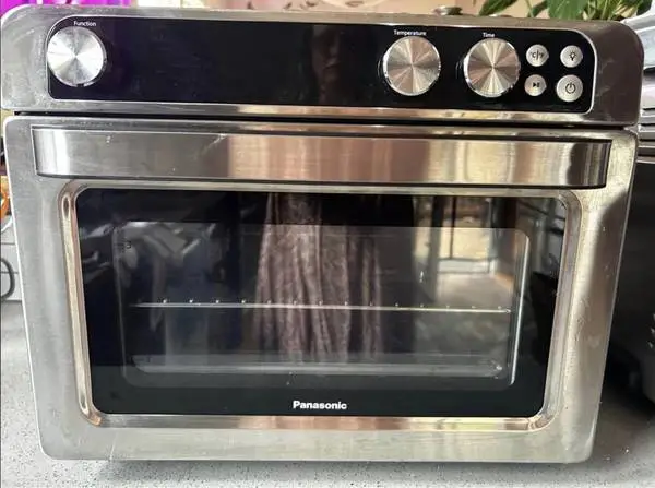Almost New Panasonic Air Fryer Toaster Oven (Model NB-G211)